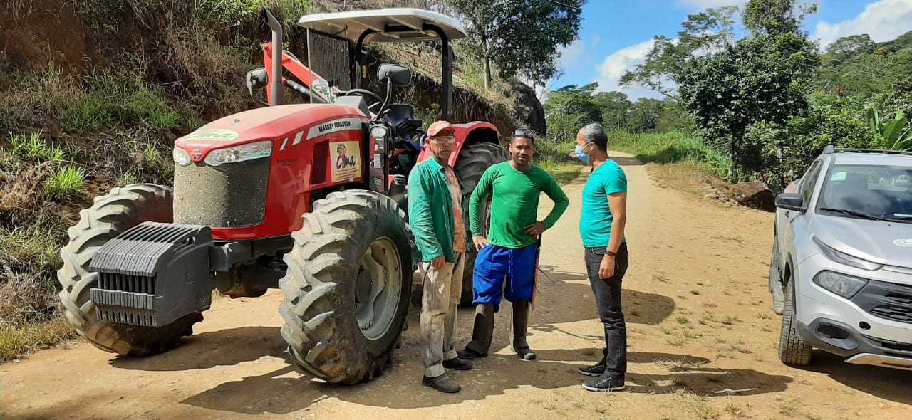 Camacã: A pedido dos vereadores Índio Eventos e Didico Prefeitura faz limpeza da estrada do Novo Itamarati (Biscó)